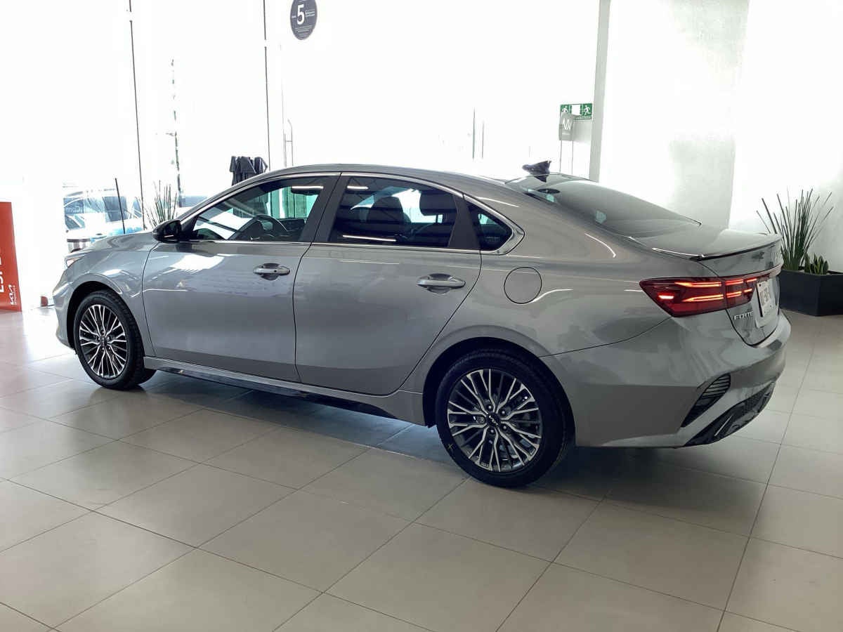 2024 Kia FORTE SEDAN 4p GT Line L4/2.0 Auto