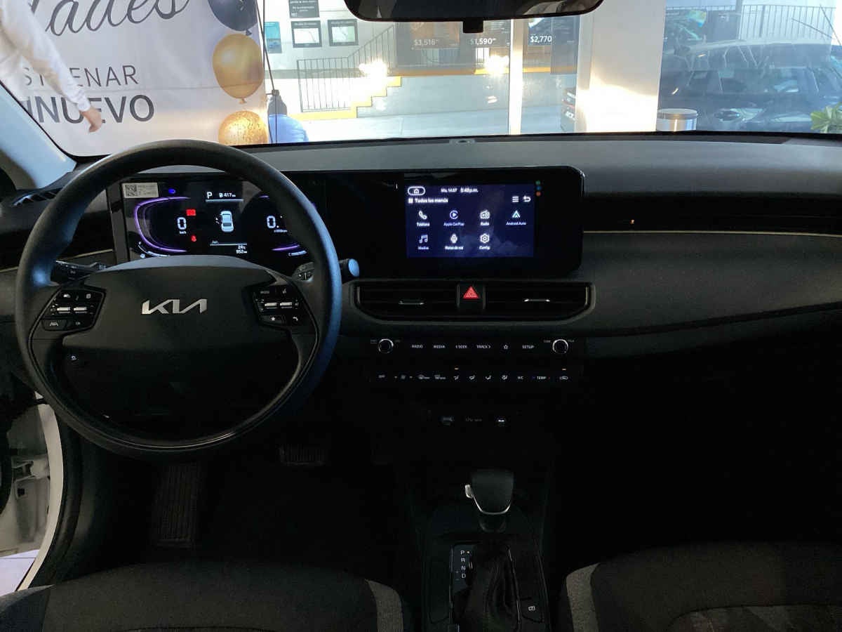 2027 Kia K3 4p LX L4/1.6 Aut