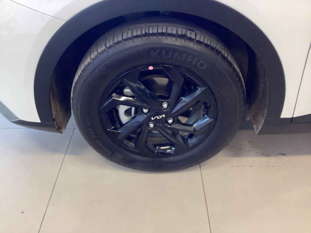 2027 Kia K3 4p LX L4/1.6 Aut