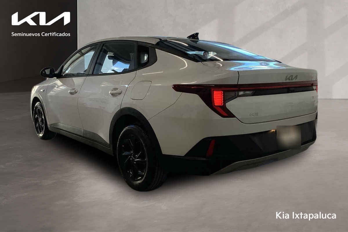 2027 Kia K3 4p LX L4/1.6 Aut