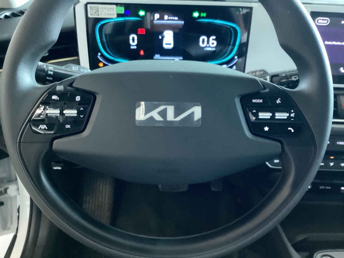 2027 Kia K3 5p EX L4/1.6 Aut