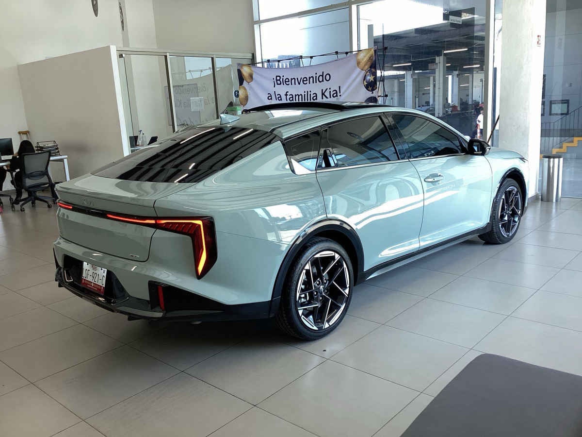 2026 Kia K4 4p GT Line L4/2.0 Aut