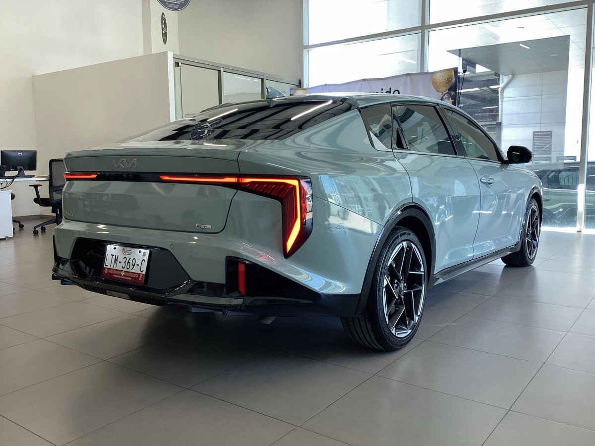 2026 Kia K4 4p GT Line L4/2.0 Aut