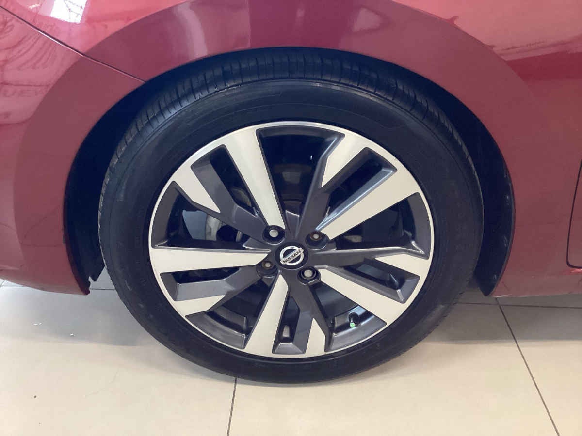 2020 Nissan Versa 4p Platinum L4/1.6 Aut