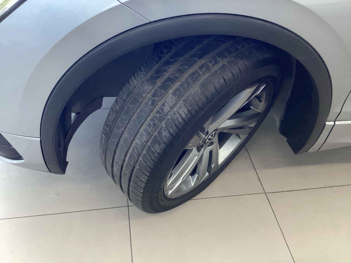 2022 Volkswagen Tiguan 5p R-Line L4/1.4/T Aut