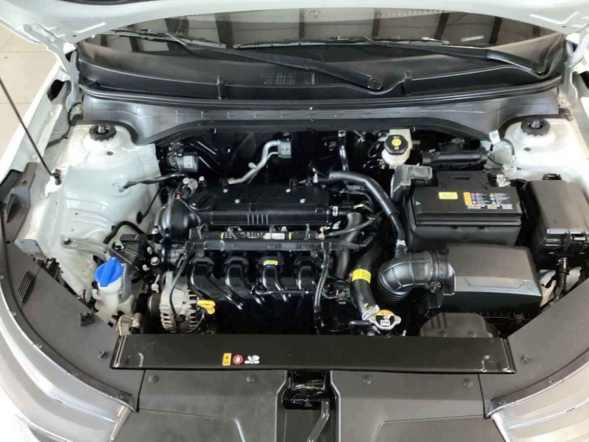 2025 Kia K3 4p LX L4/1.6 Aut