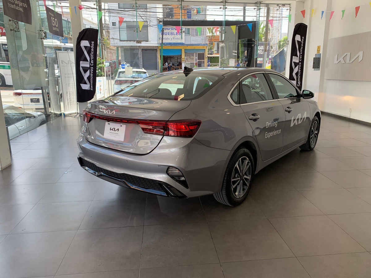 2024 Kia FORTE SEDAN 4p EX L4/2.0 Aut