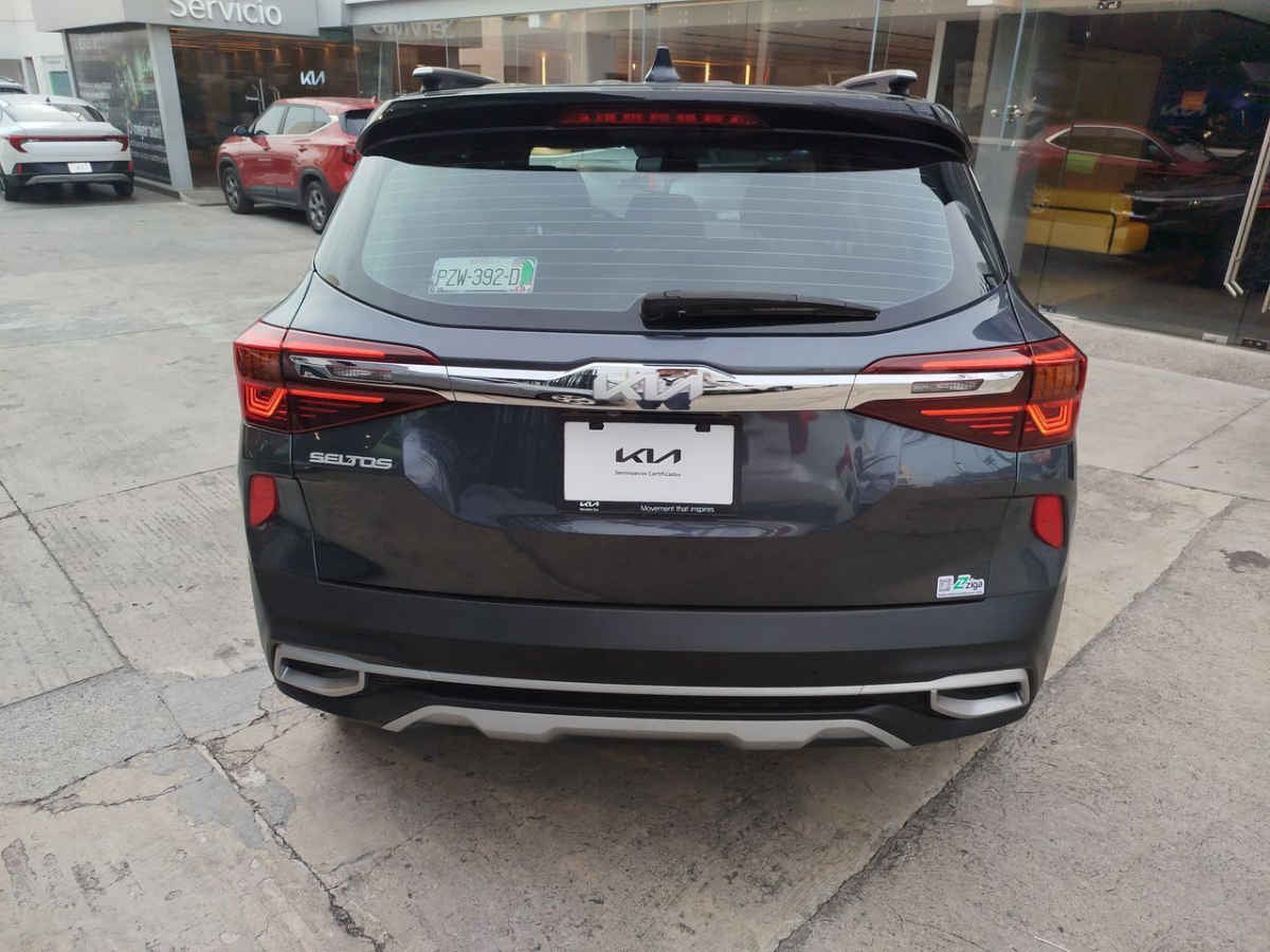 2023 Kia SELTOS 5p SX L4/1.6 Aut