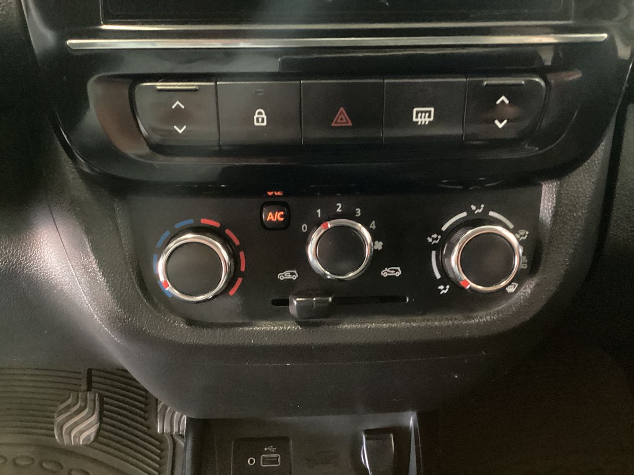 2024 Renault Kwid 1.0 Iconic Mt