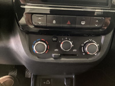 2025 Renault Kwid 1.0 Iconic Mt