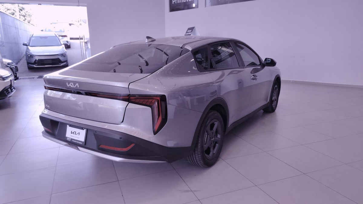 2025 Kia K4 4p LX L4/2.0 Man