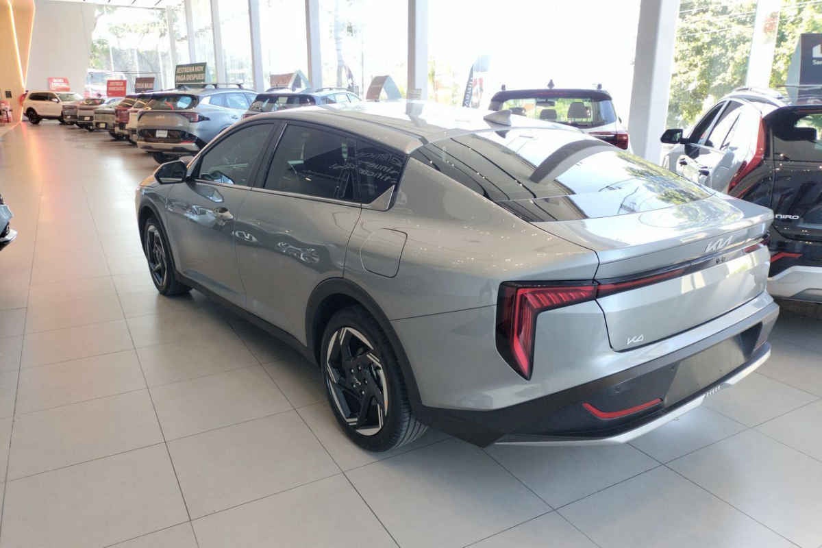 2026 Kia K4 4p EX L4/2.0 Man