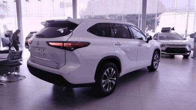 2022 Toyota Highlander 5p XLE V6/3.5 Aut