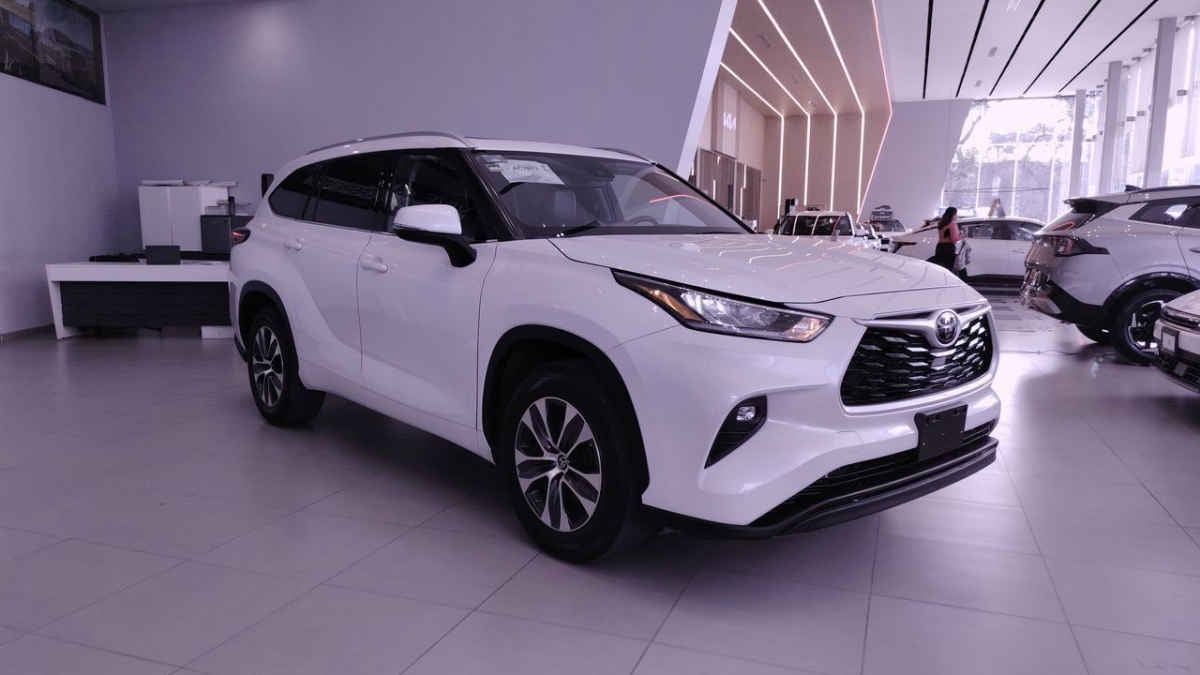 2022 Toyota Highlander 5p XLE V6/3.5 Aut