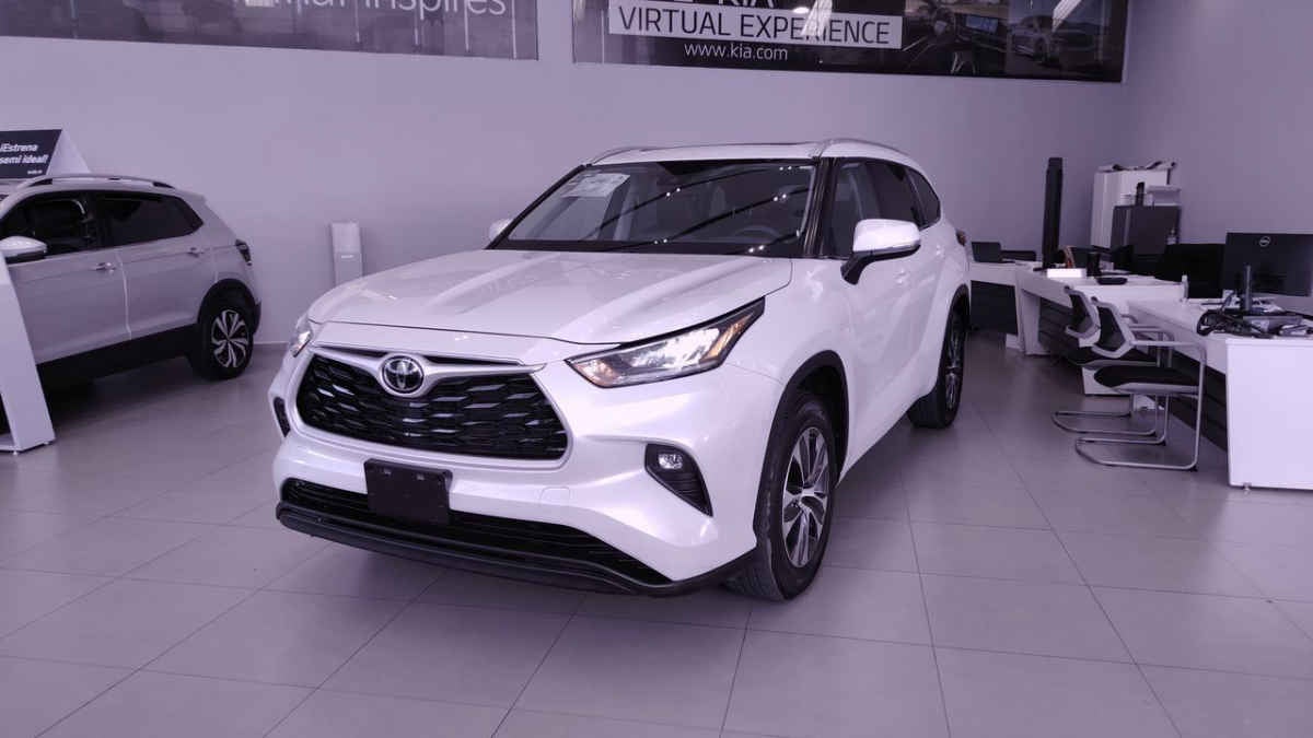 2022 Toyota Highlander 5p XLE V6/3.5 Aut