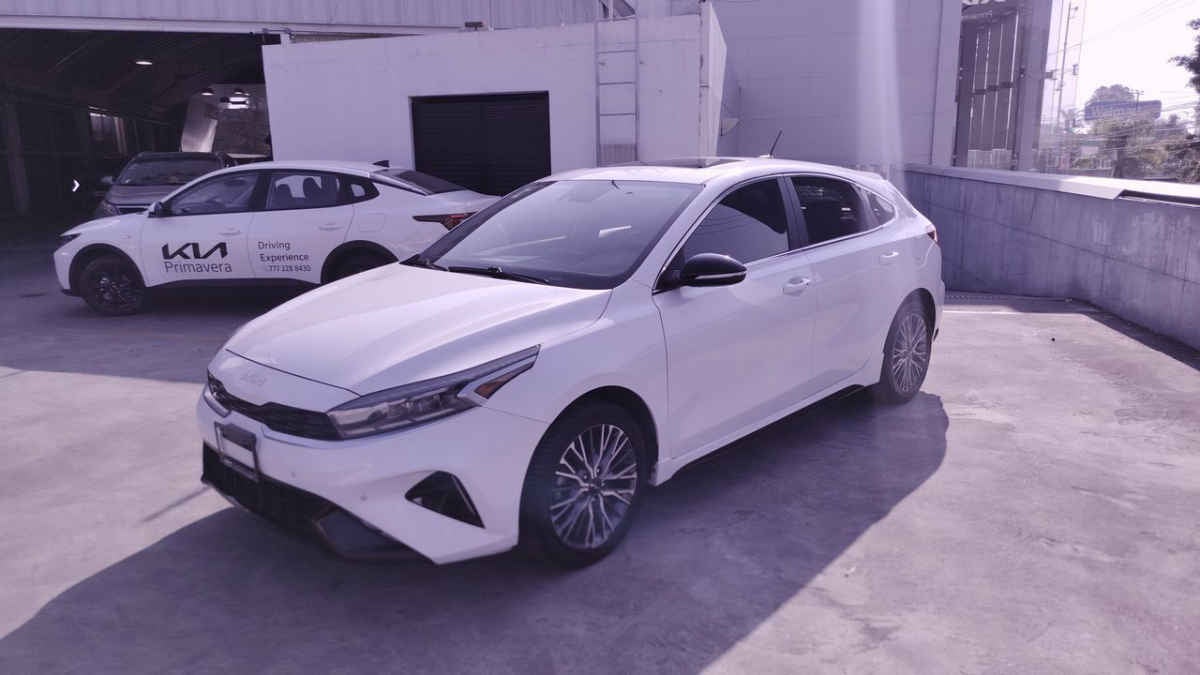 2023 Kia FORTE HB 5p GT Line L4/2.0 Aut