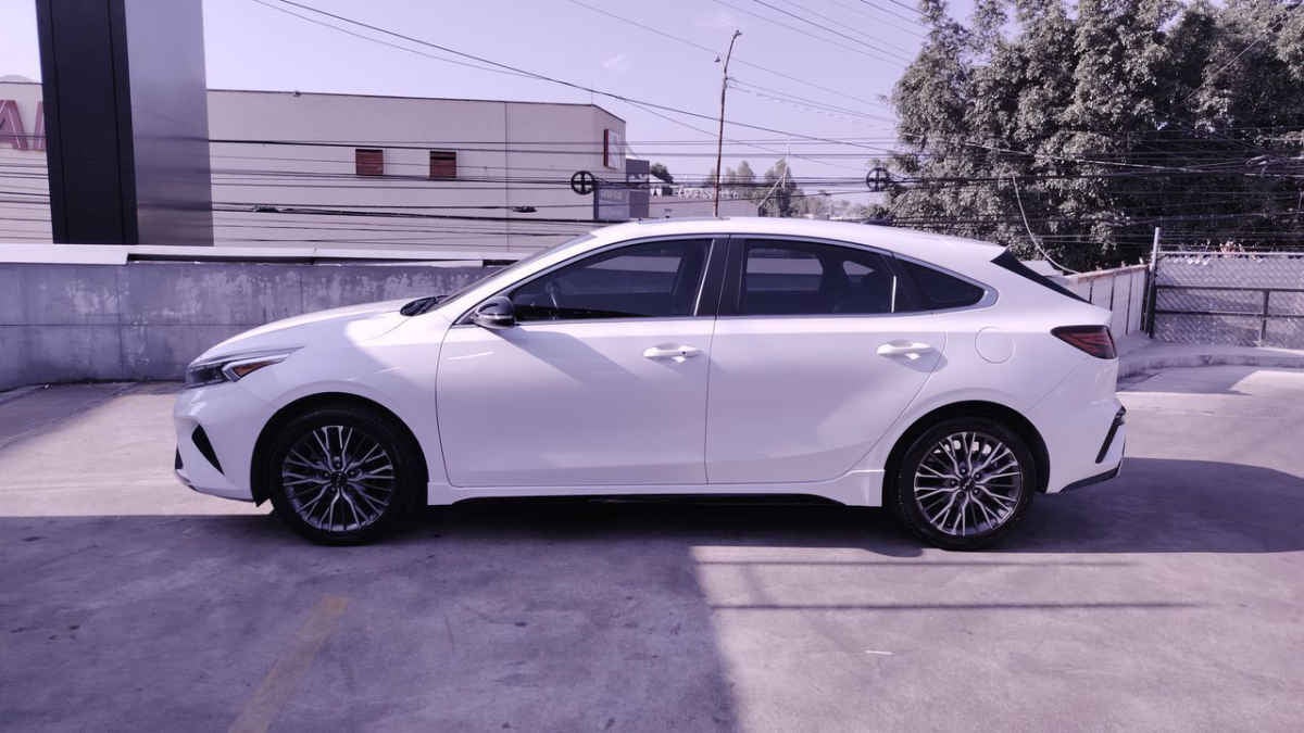 2023 Kia FORTE HB 5p GT Line L4/2.0 Aut