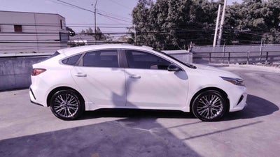 2023 Kia FORTE HB 5p GT Line L4/2.0 Aut