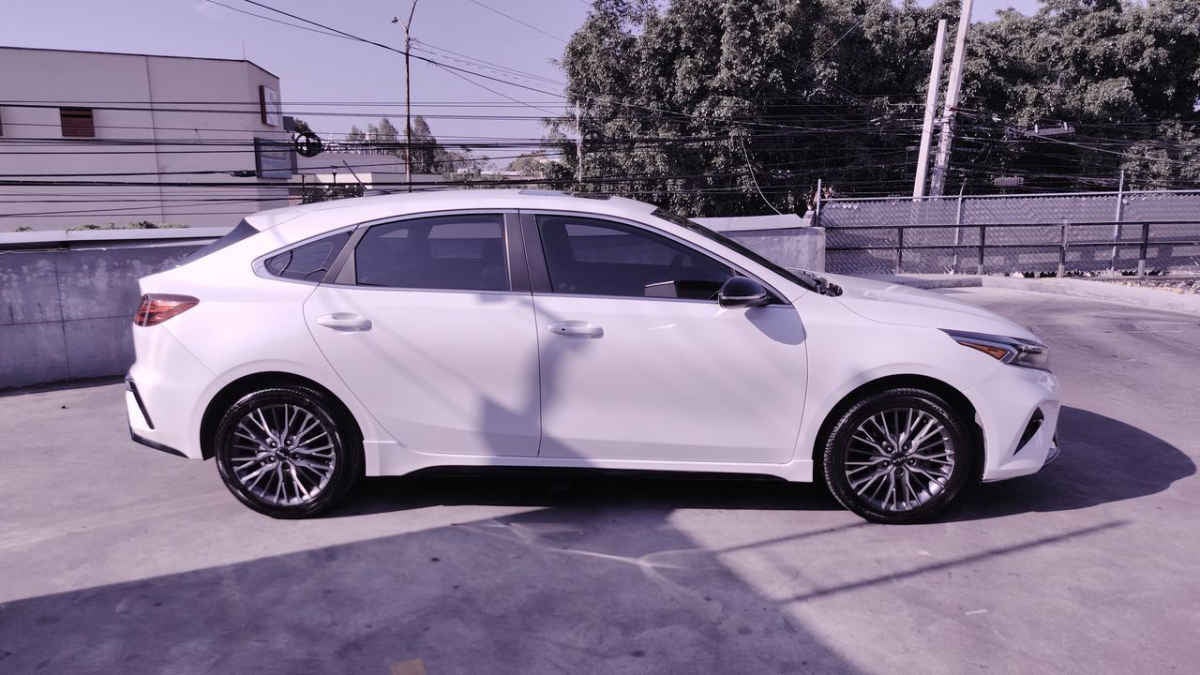 2023 Kia FORTE HB 5p GT Line L4/2.0 Aut