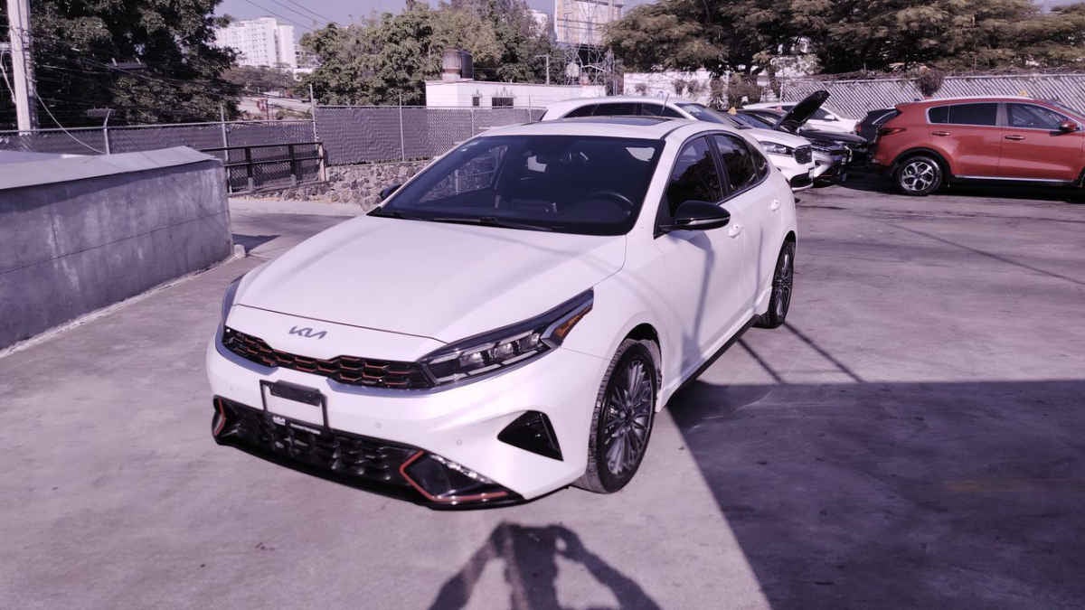 2023 Kia FORTE HB 5p GT Line L4/2.0 Aut