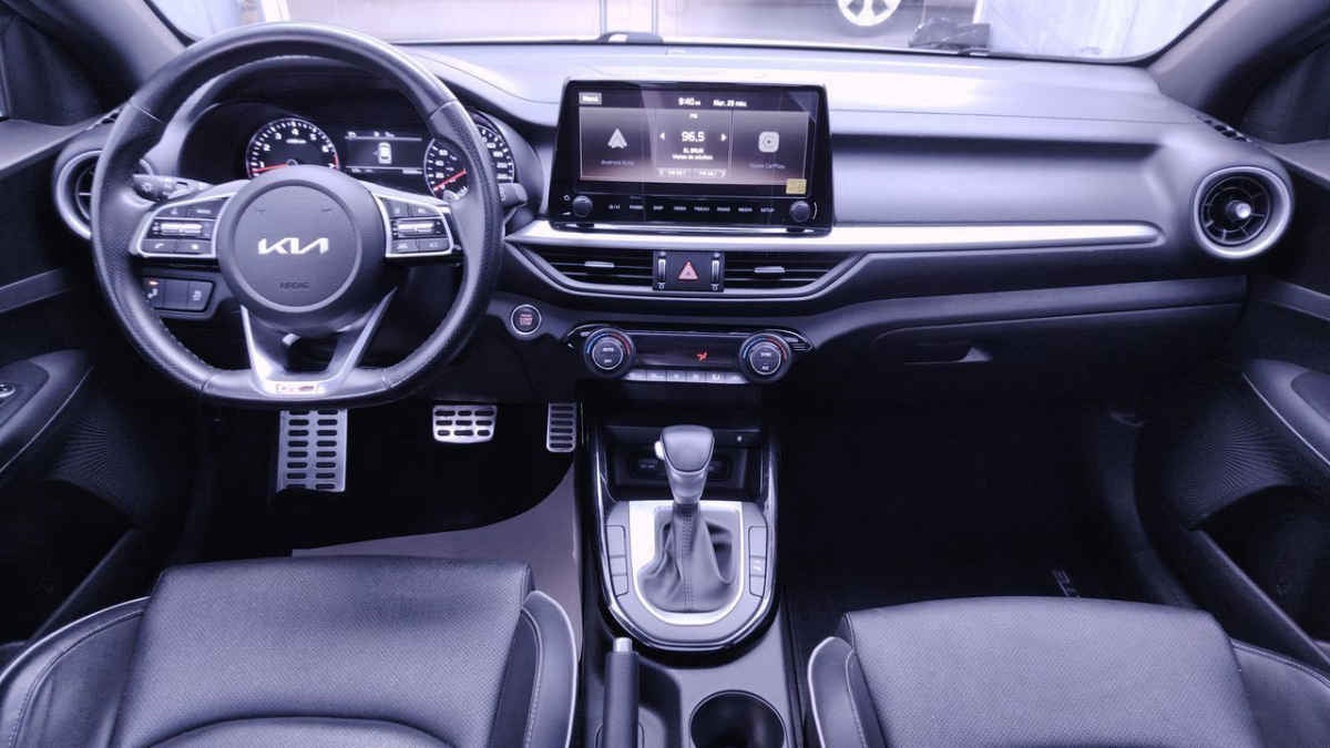 2023 Kia FORTE HB 5p GT Line L4/2.0 Aut