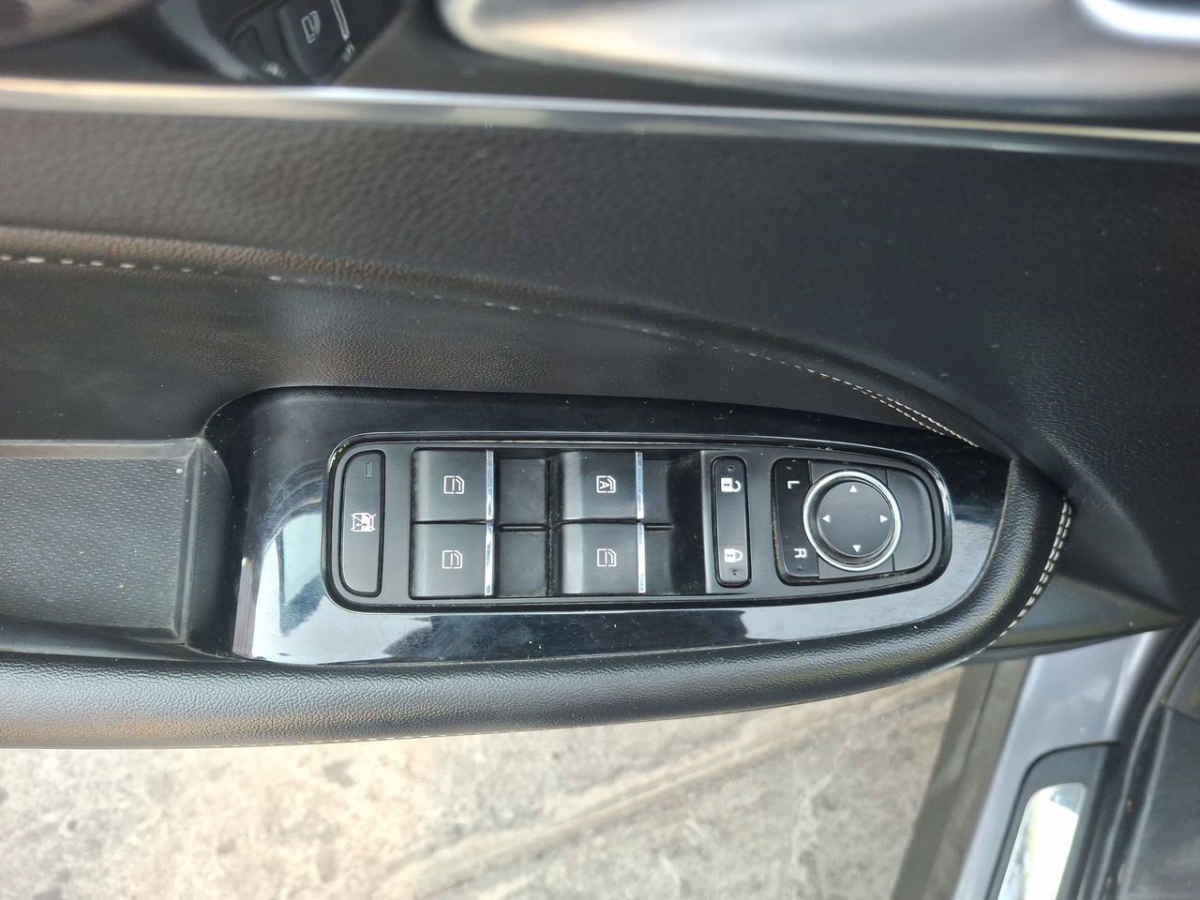 2023 Dodge Journey 5p SXT L4/1.5/T Aut