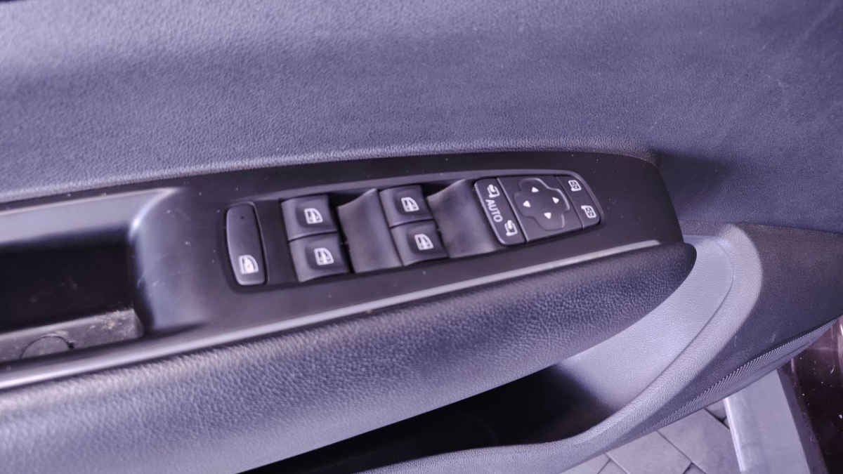 2023 Renault Koleos 5p Intens L4/2.5 Aut